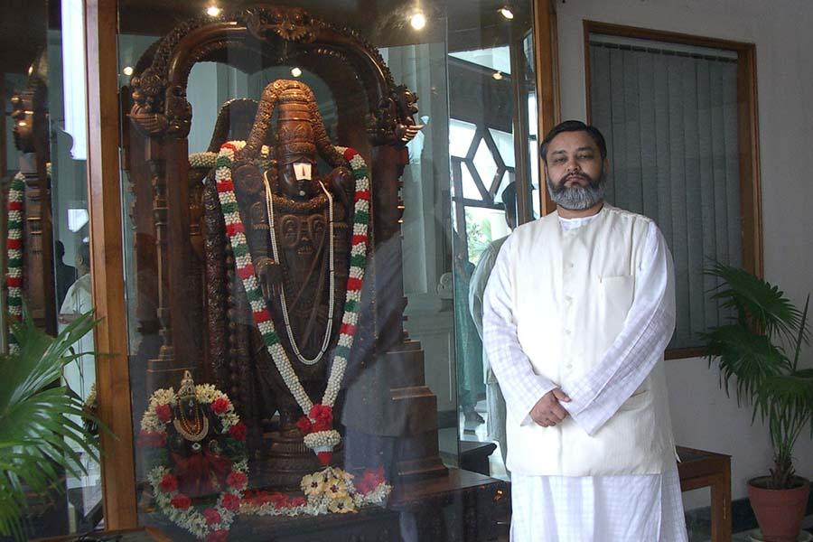 Girish Ji at Tirupati Balaji before shaving hairs and after donating hairs going for Darshan. April 2004